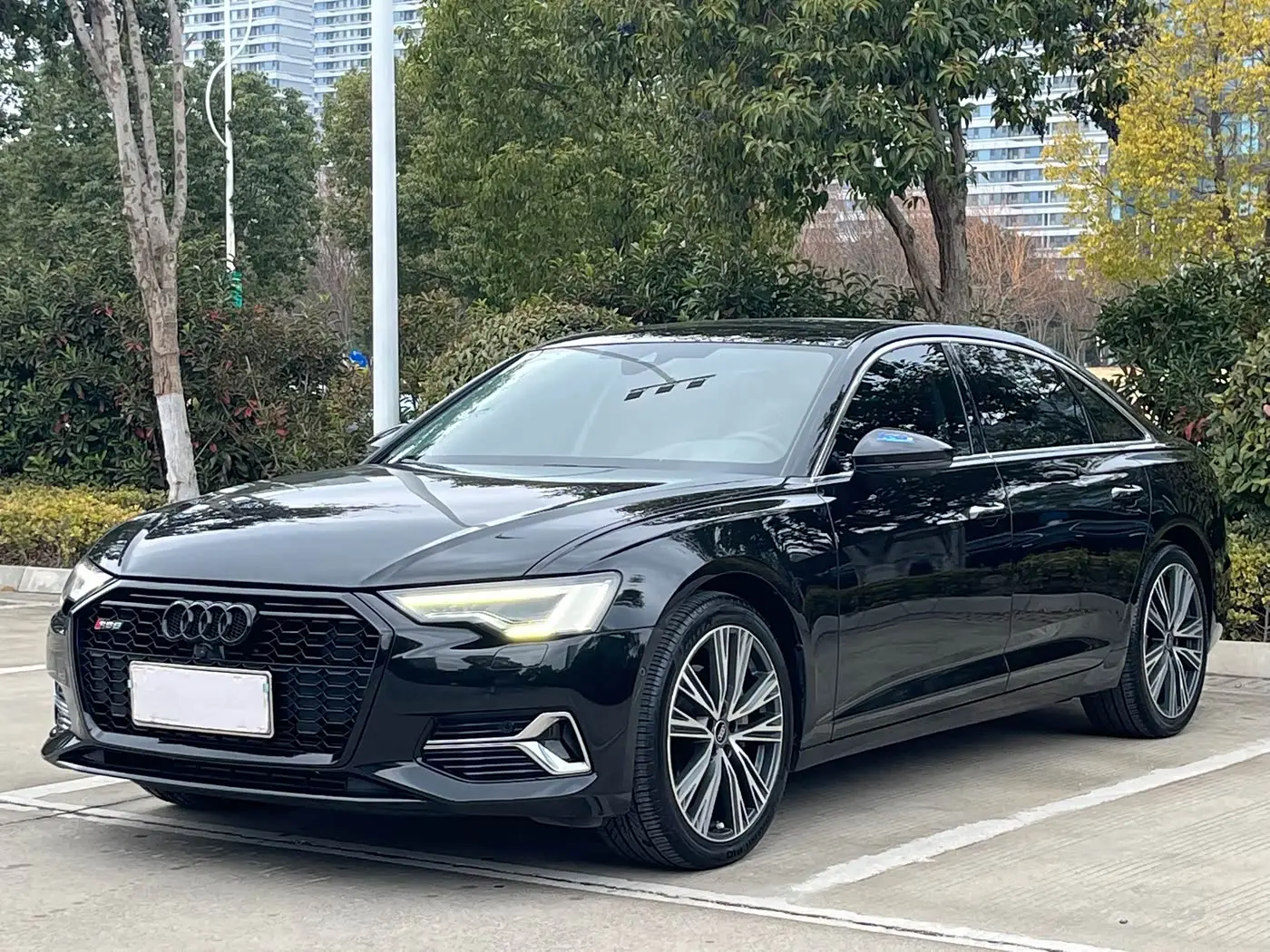 Audi A6L 2023 — Фото 1/20