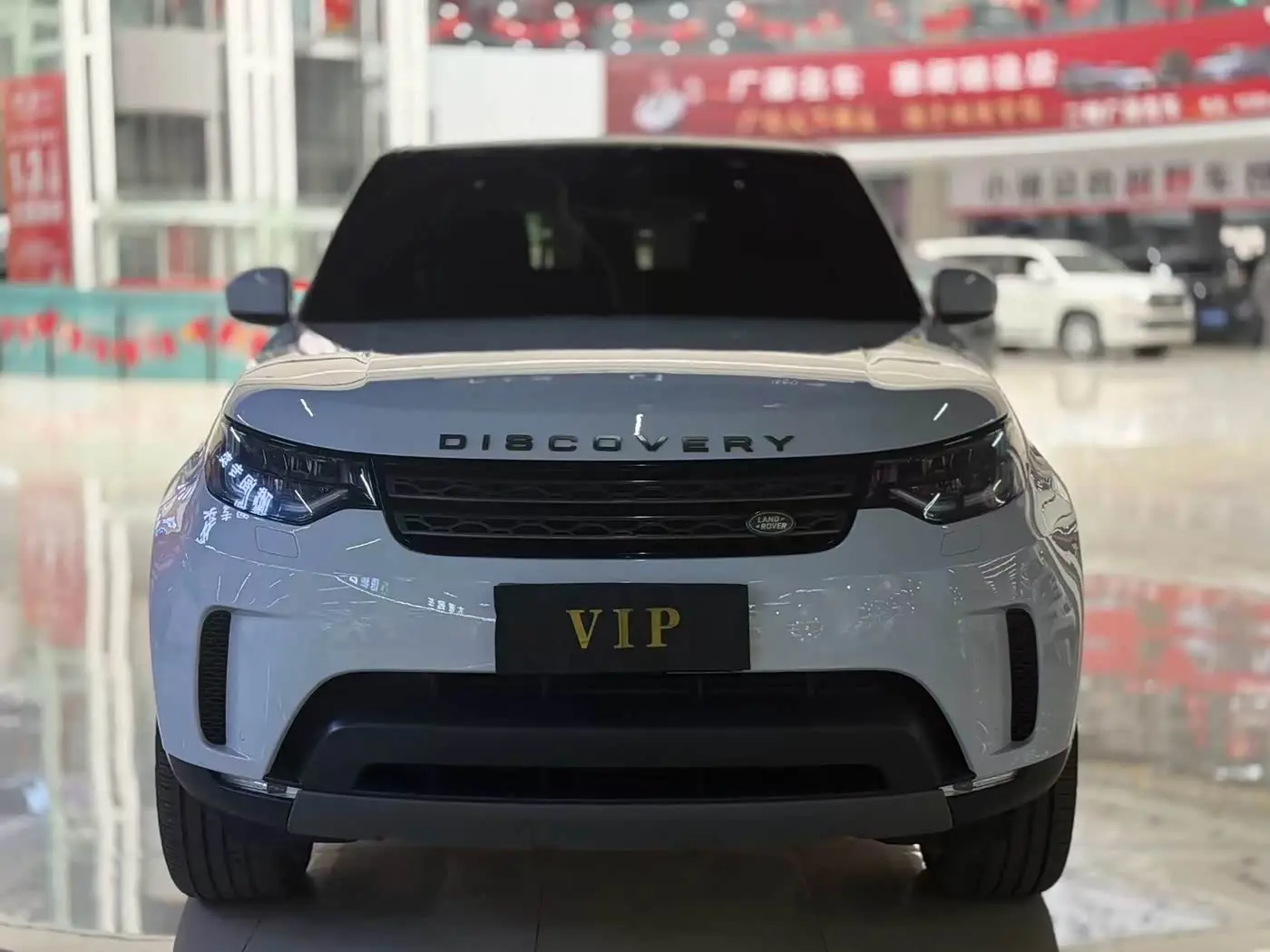 Land Rover Discovery 2017 — Фото 2/9