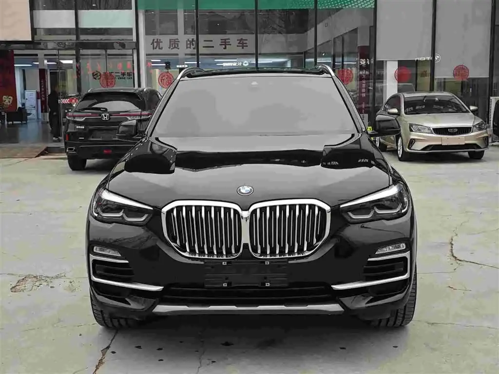 BMW X5 2021 — Photo 2/18