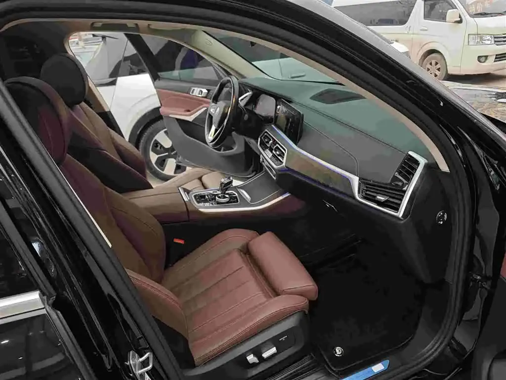 BMW X5 2021 — Photo 10/18