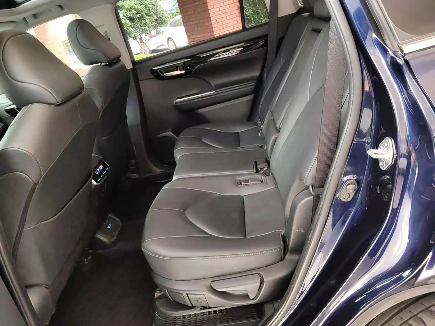 Toyota Highlander 2021 — Photo 11/18