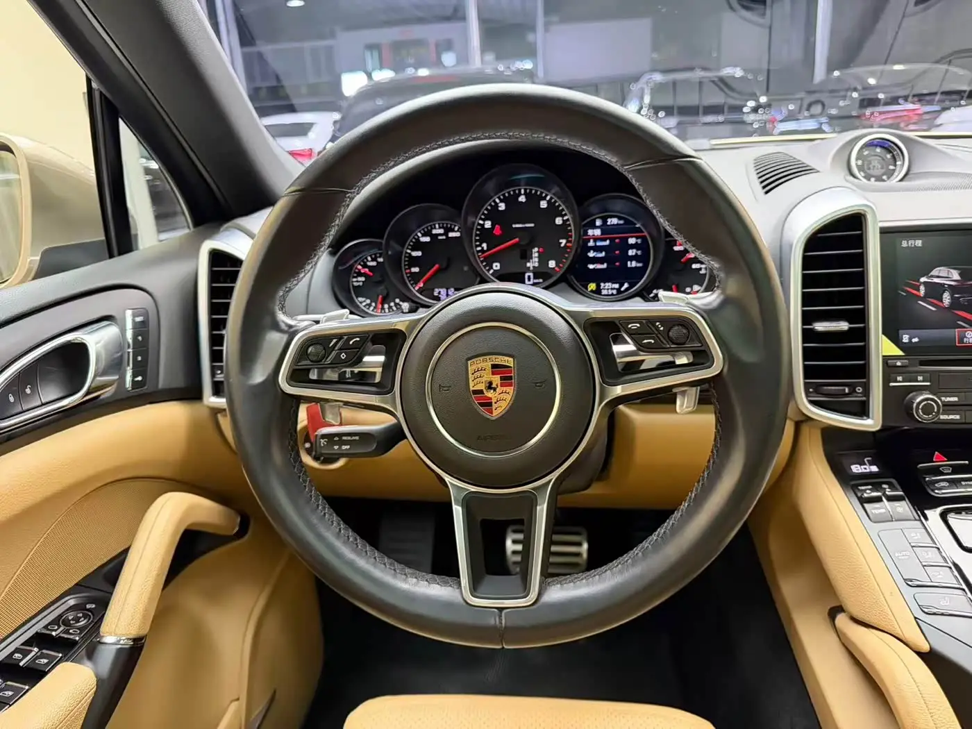 Porsche Cayenne 2017 — Фото 11/20
