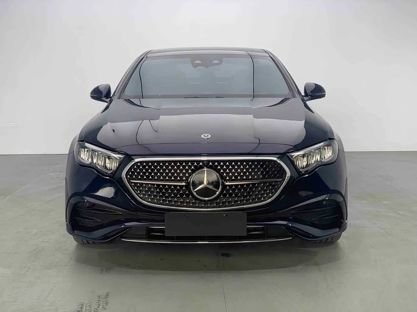 Mercedes-Benz E-Class 2024 — Photo 2/17
