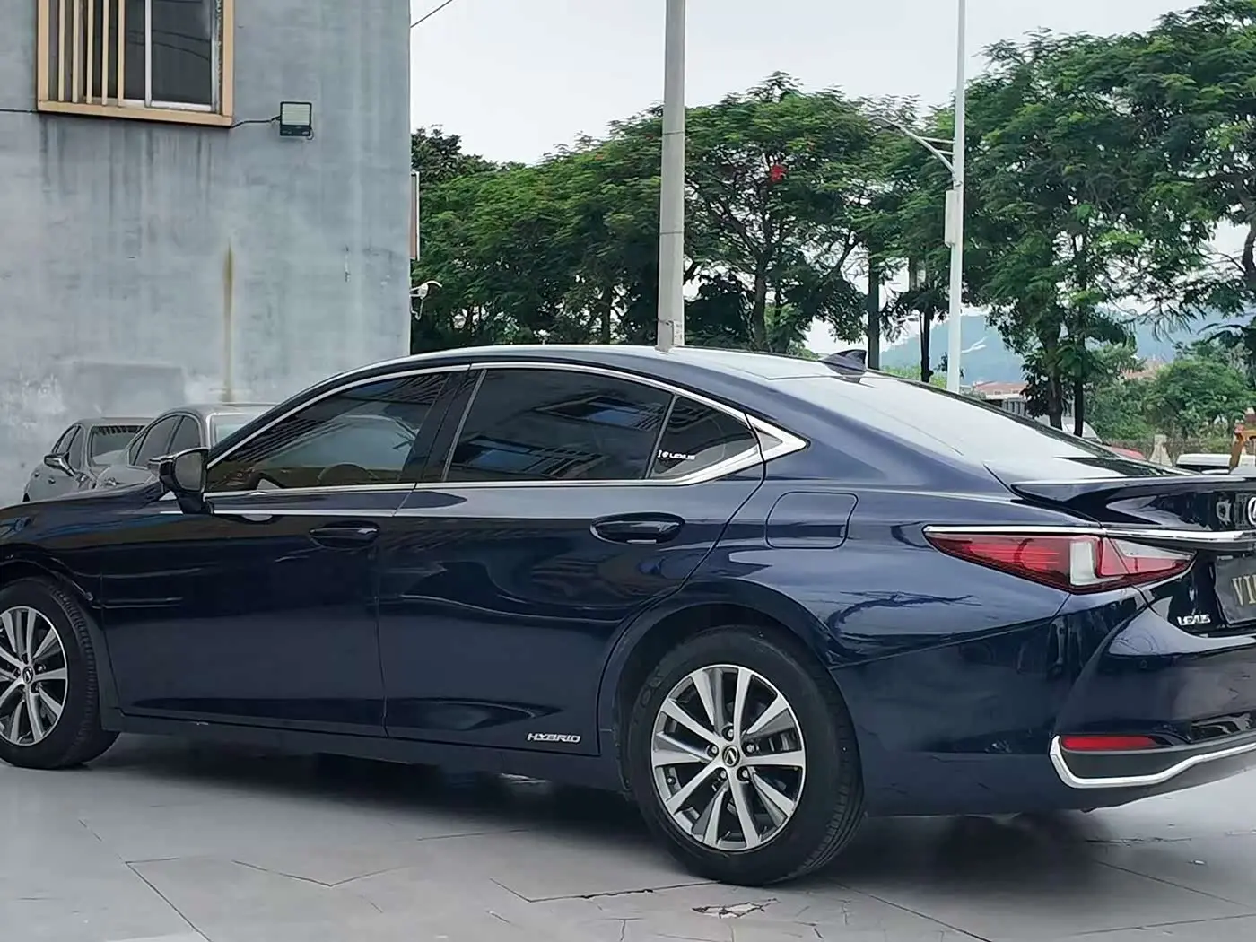 Lexus ES 2021 — Photo 8/10