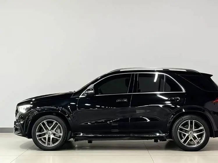 Mercedes-Benz GLE AMG 2023 — Фото 3/9