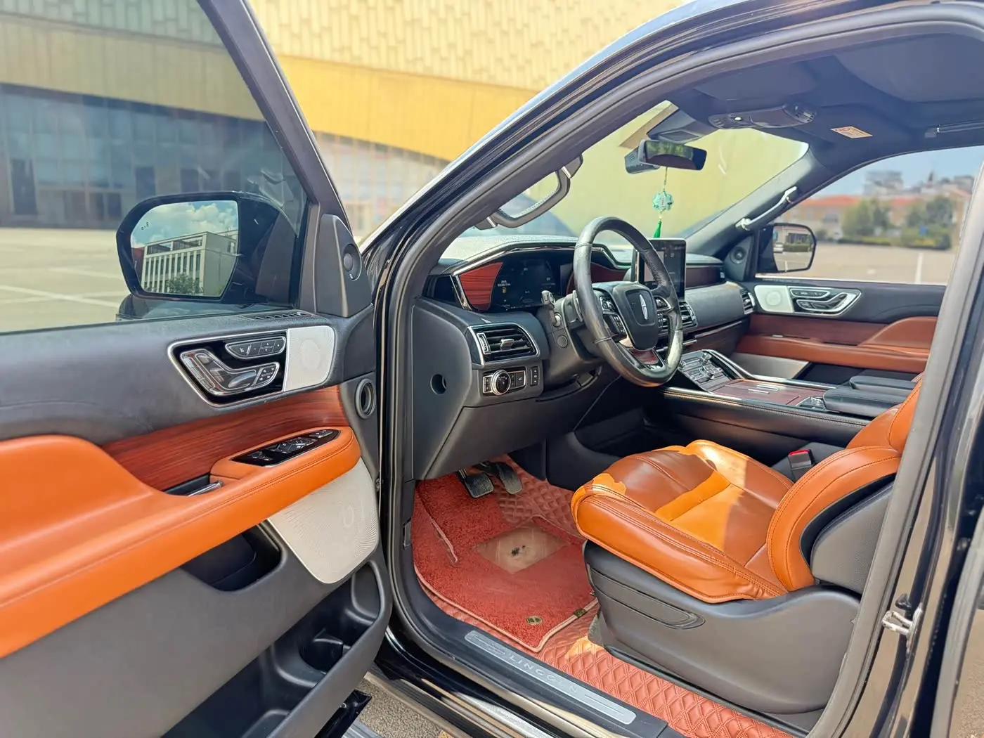 Lincoln Navigator 2021 — Photo 4/10