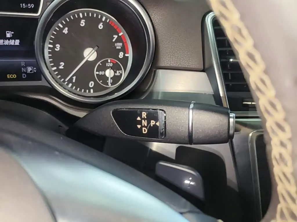 Mercedes-Benz M-Class 2015 — Photo 14/20