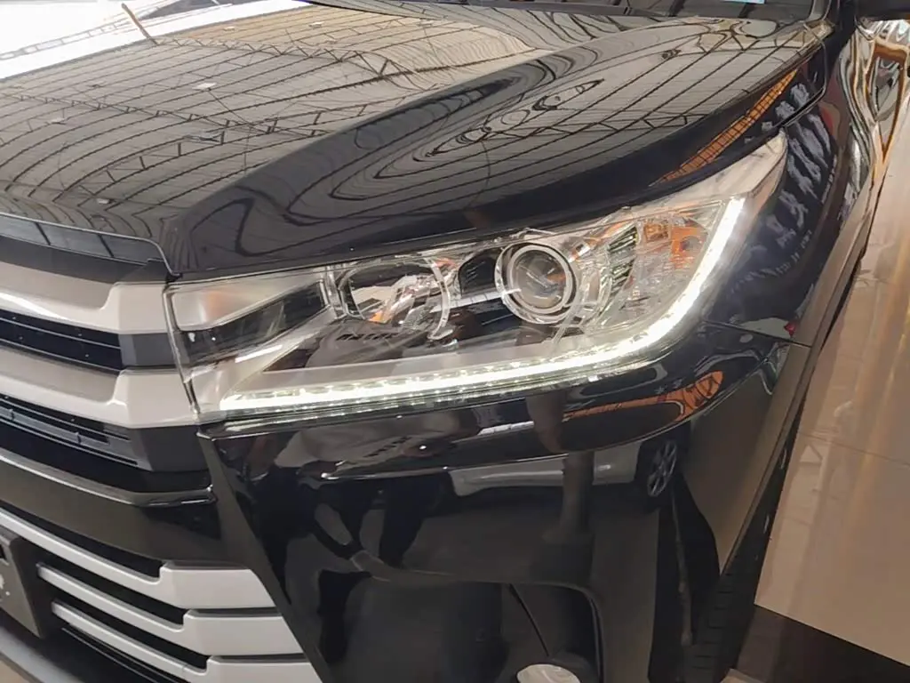Toyota Highlander 2021 — Фото 18/20
