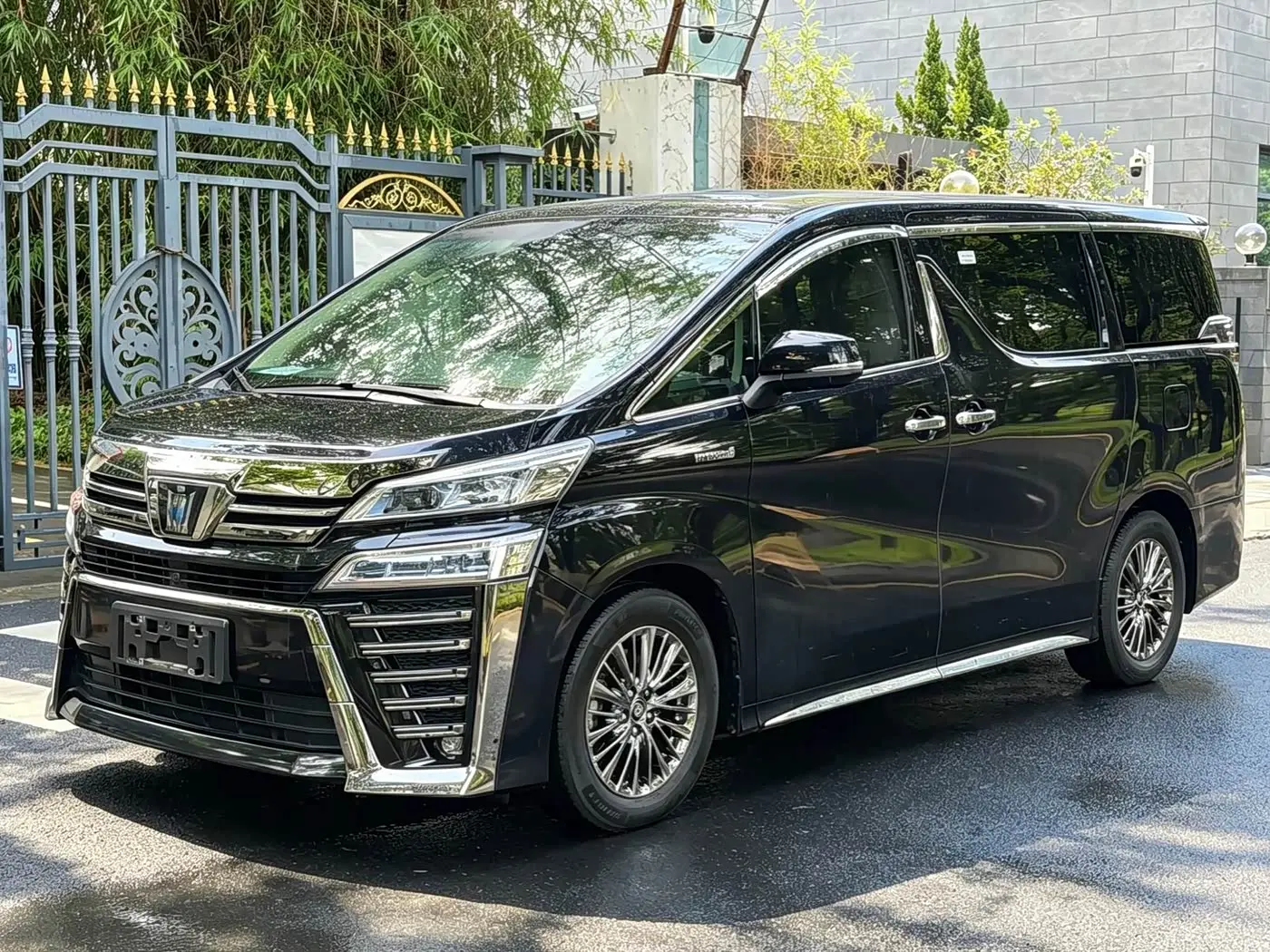 Toyota Vellfire 2021 — Photo 1/20