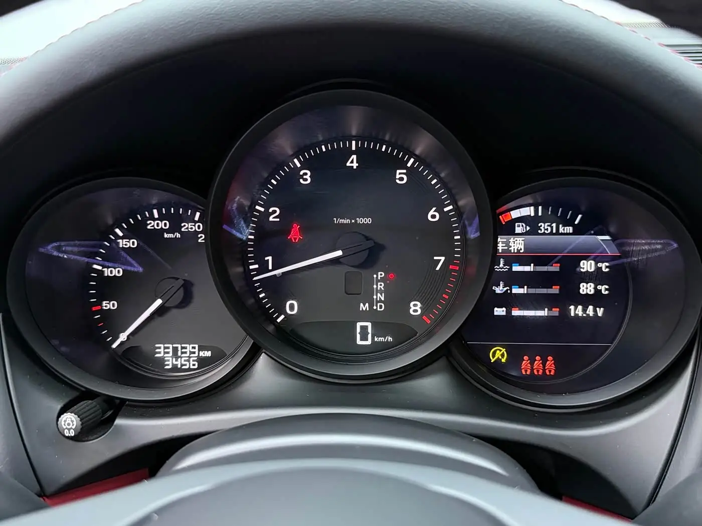 Porsche Macan 2024 — Photo 16/17