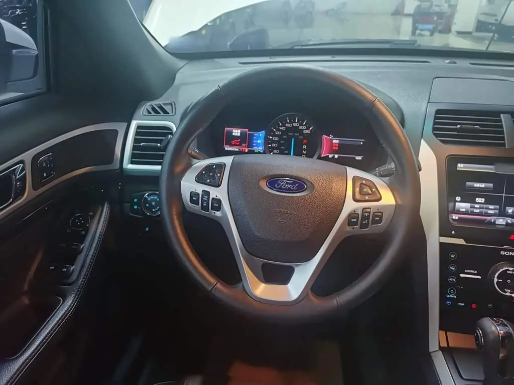 Ford Explorer 2015 — Фото 4/20