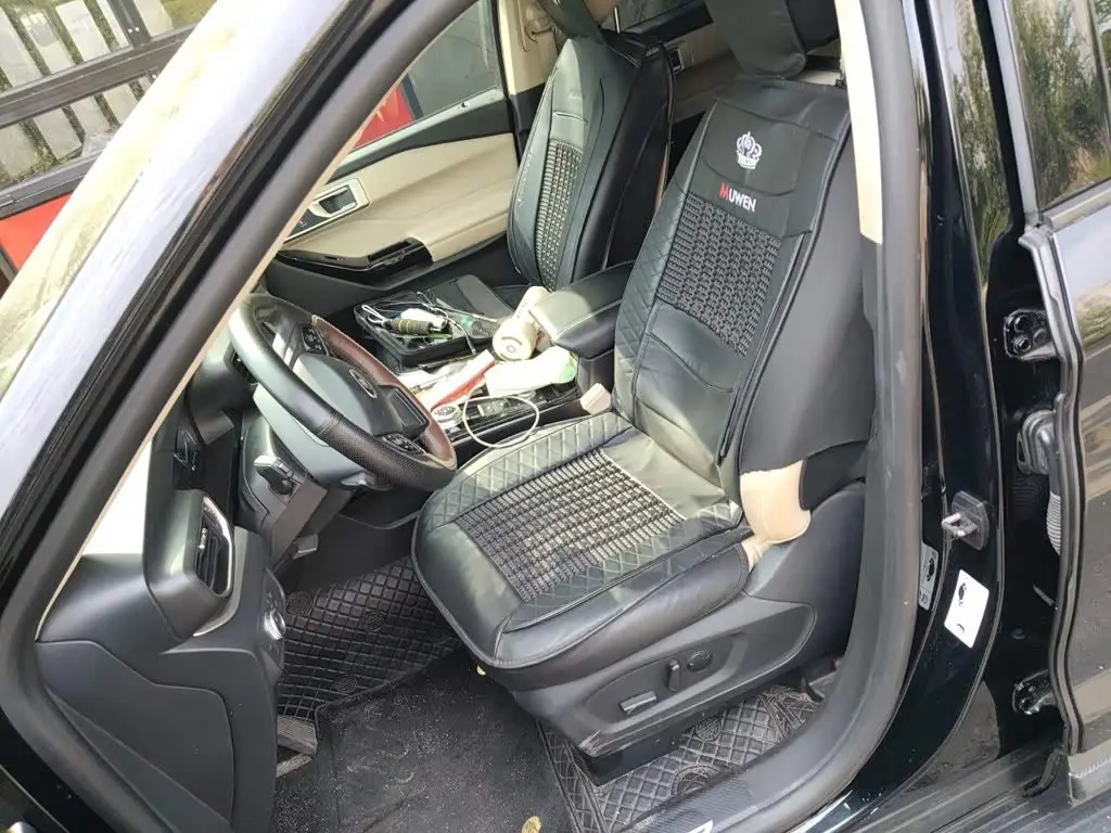 Ford Explorer 2021 — Photo 16/20