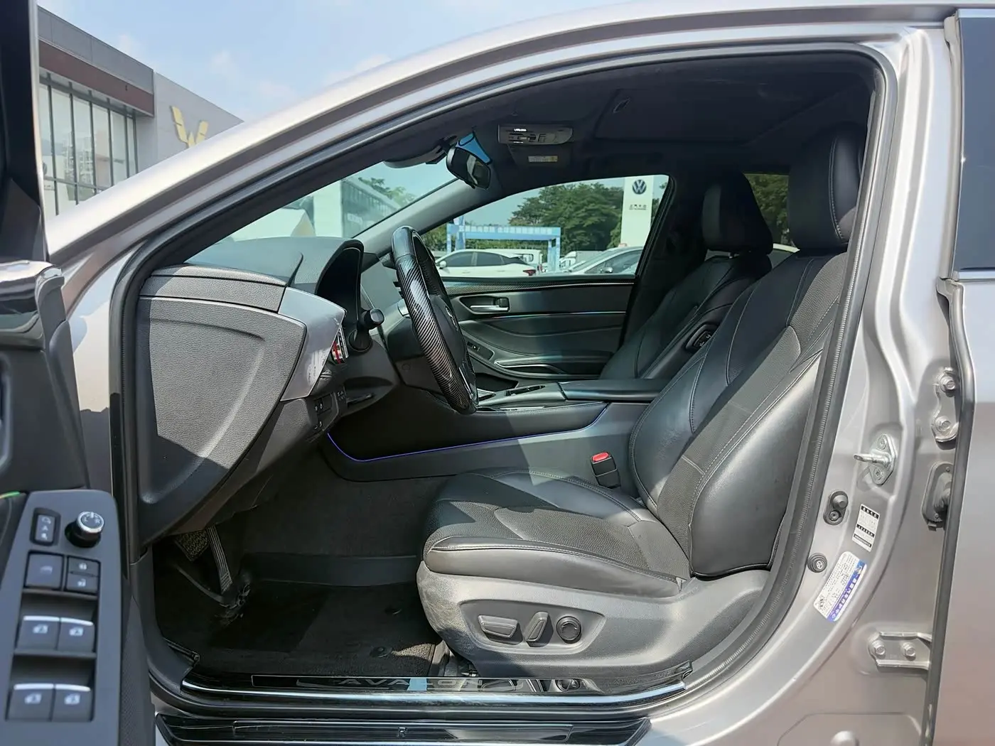 Toyota Avalon 2023 — Photo 5/12