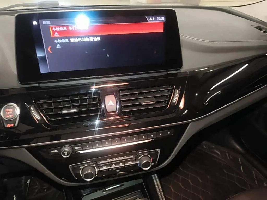 BMW 1 Series 2023 — Şəkil 13/20