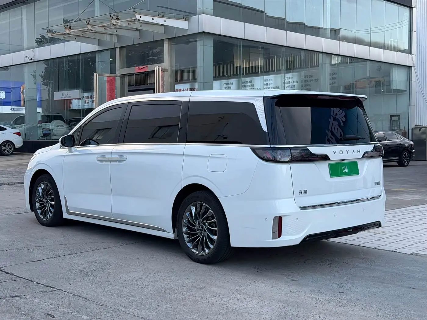 Voyah Auto Voyah Dreamer 2023 — Şəkil 13/16
