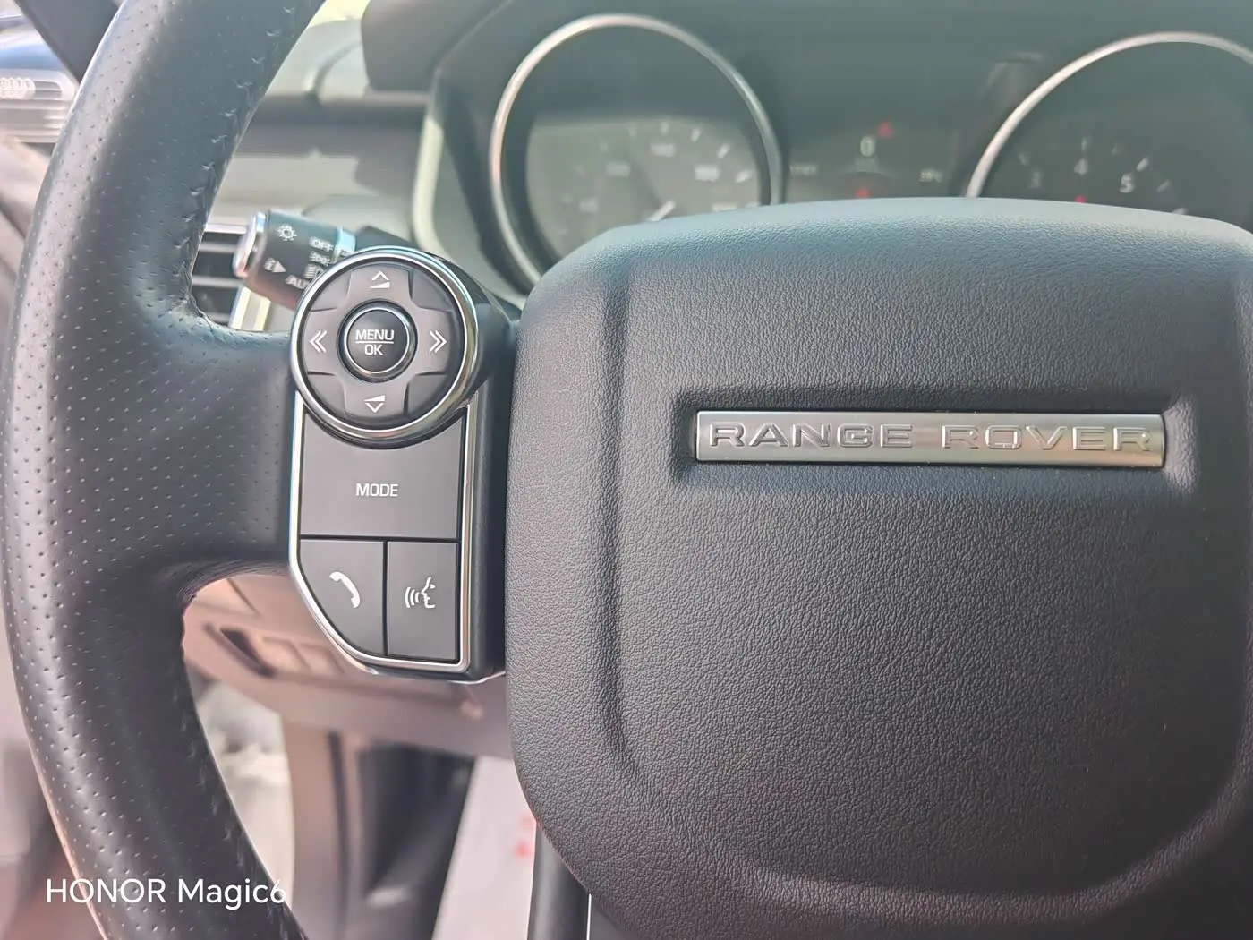 Land Rover Range Rover Sport 2016 — Photo 16/20