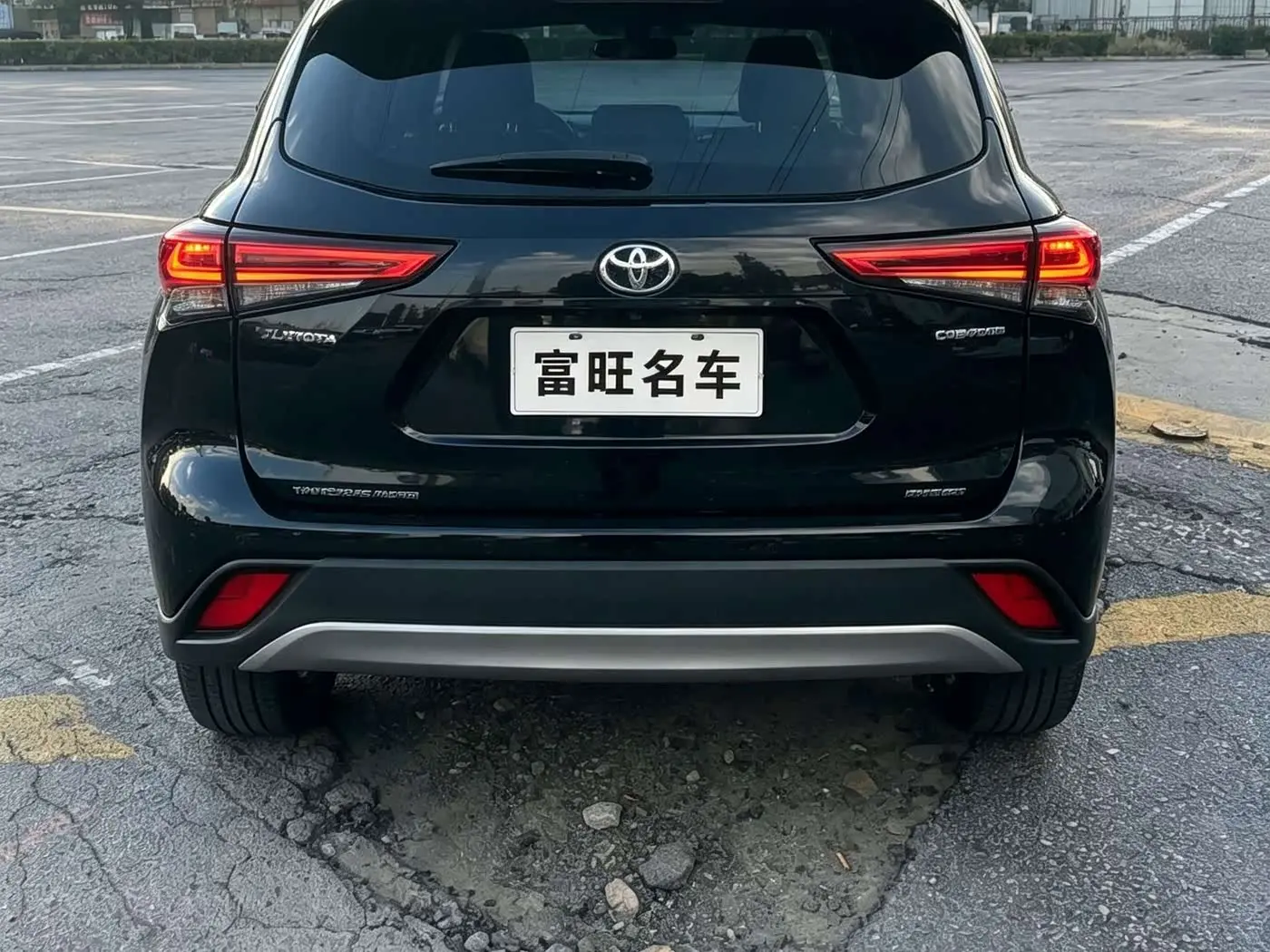 Toyota Highlander 2023 — Photo 6/10