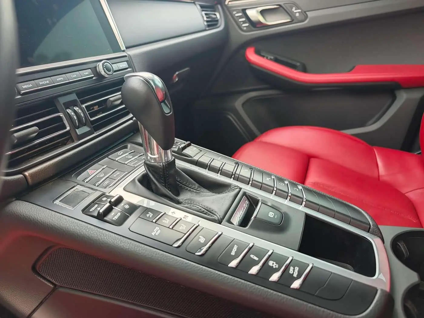 Porsche Macan 2020 — Şəkil 9/15