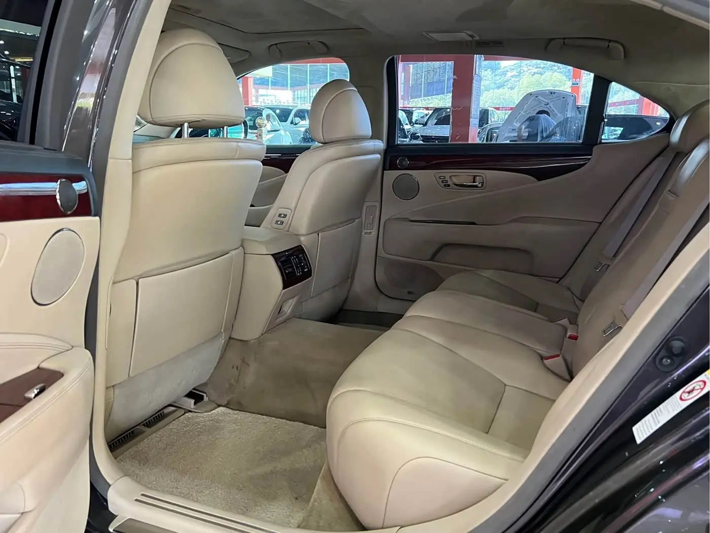Lexus LS 2008 — Photo 8/16