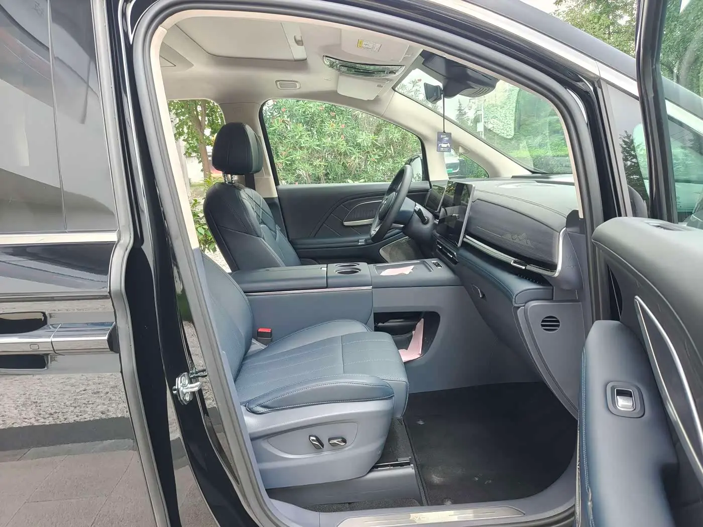 Voyah Auto Voyah Dreamer 2025 — Photo 10/11