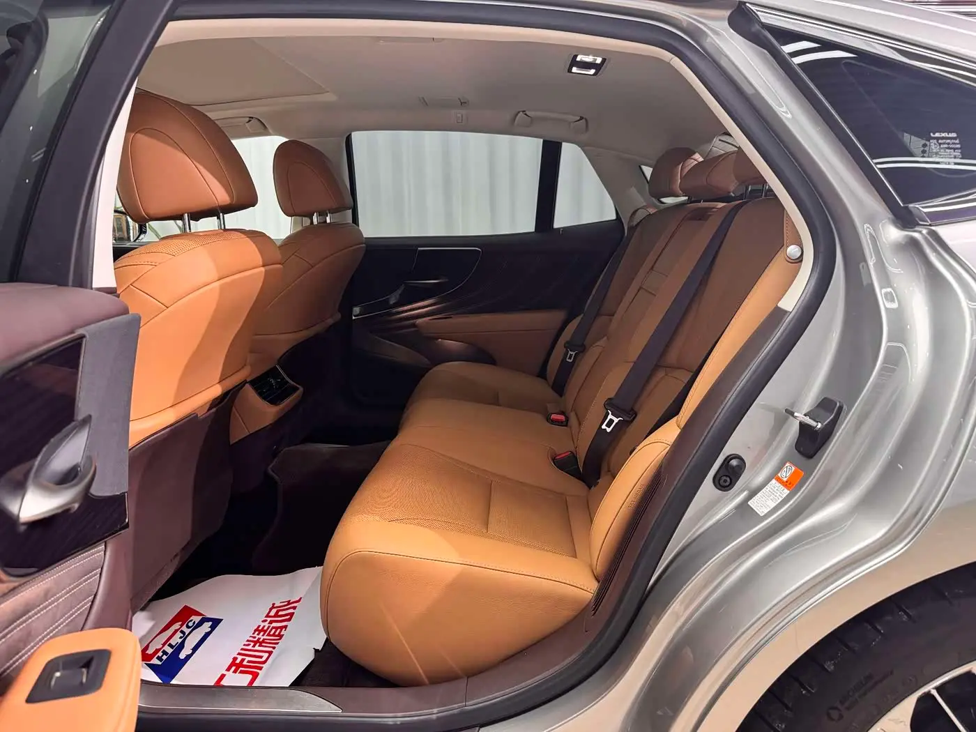 Lexus LS 2020 — Photo 8/20