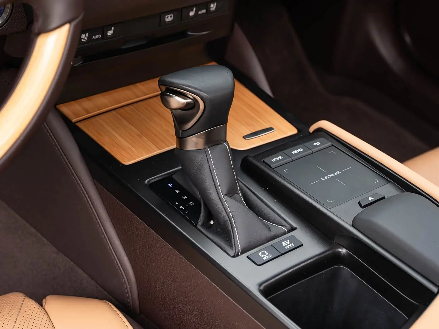Lexus ES 2021 — Photo 15/20
