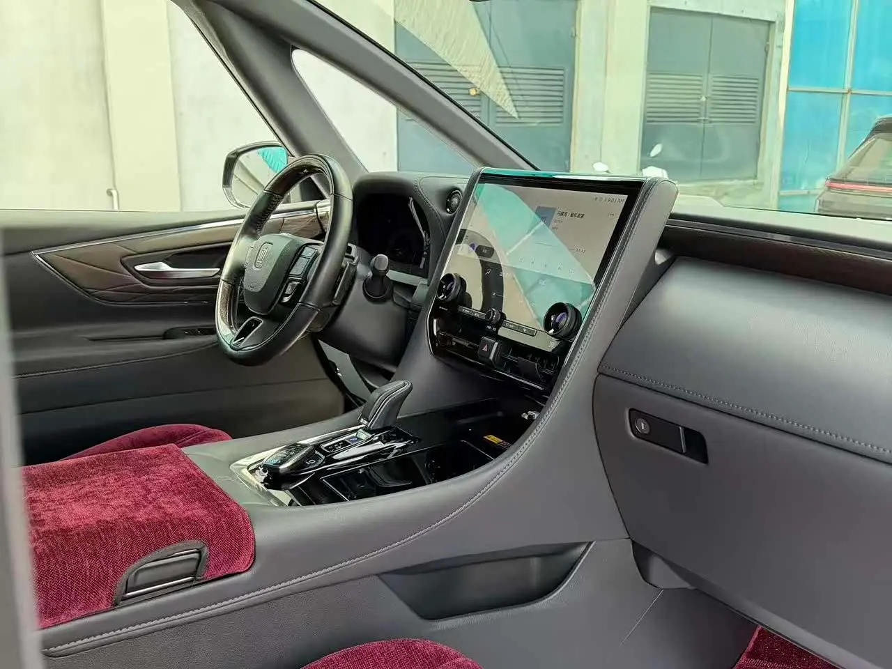 Toyota Vellfire 2023 — Şəkil 11/18