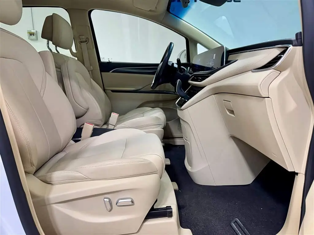 Buick GL8 2023 — Photo 20/20