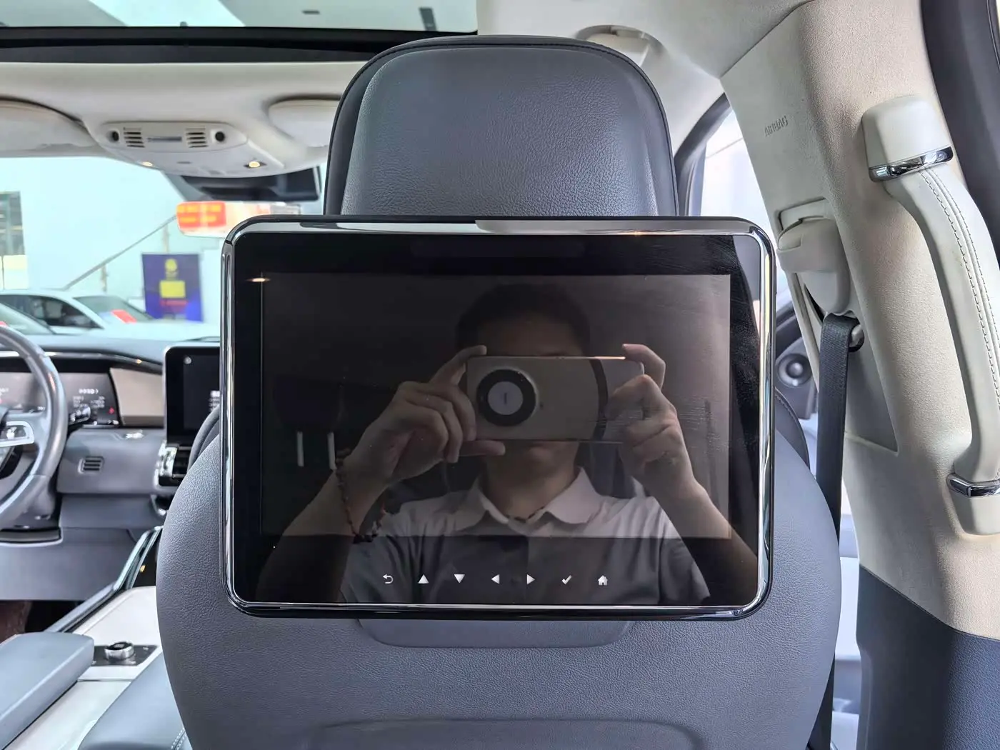 Lincoln Navigator 2023 — Şəkil 15/18