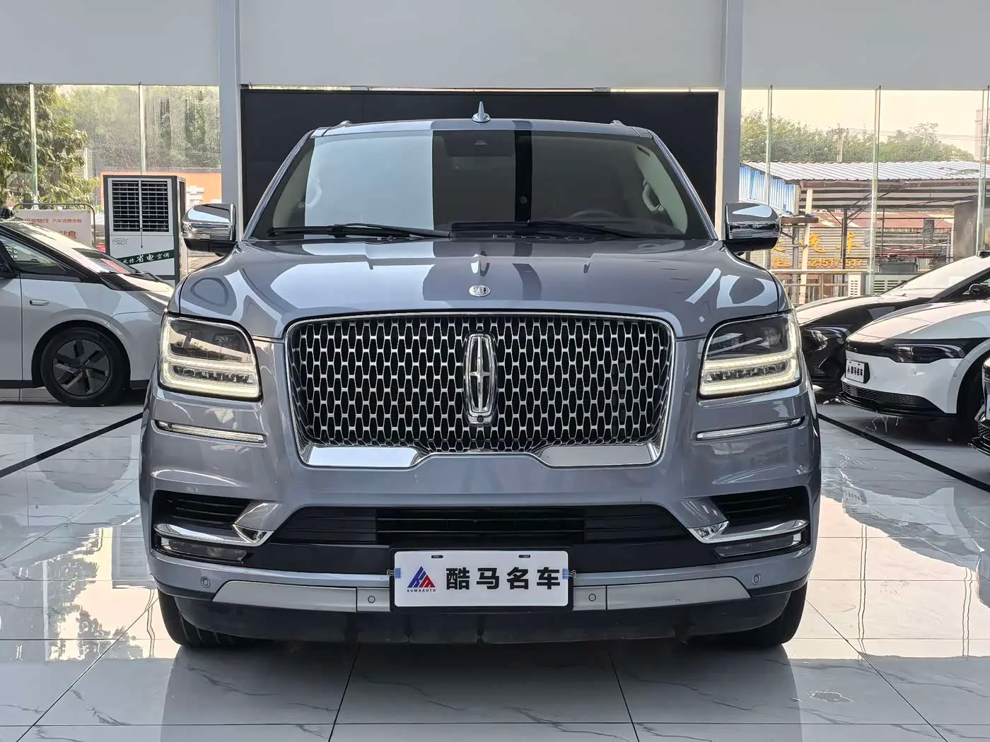 Lincoln Navigator 2023 — Şəkil 2/18