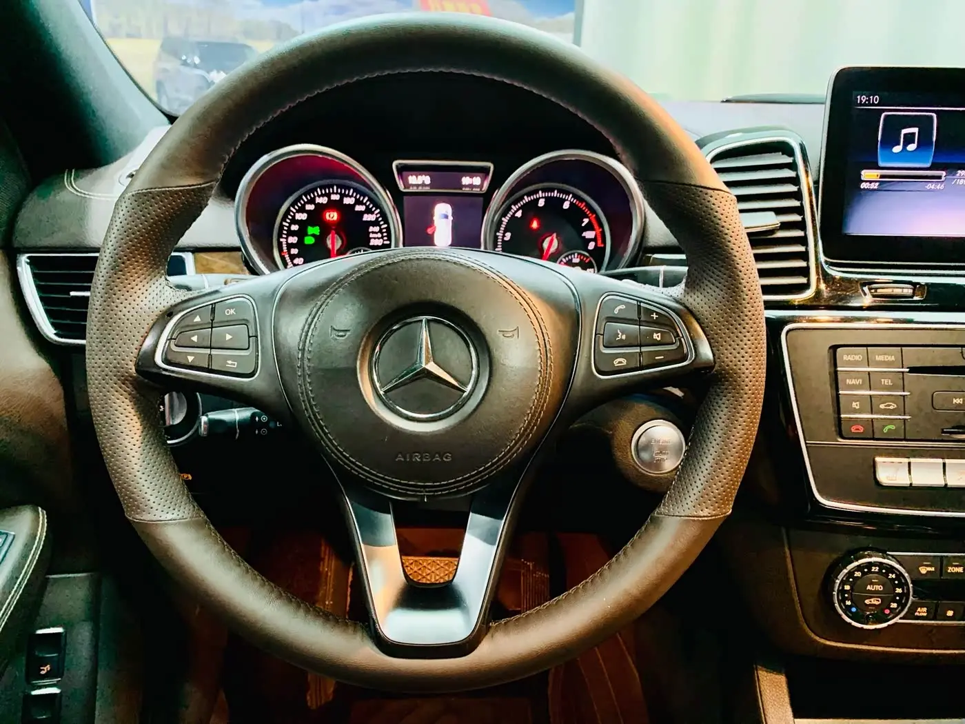 Mercedes-Benz GLS 2018 — Şəkil 12/20
