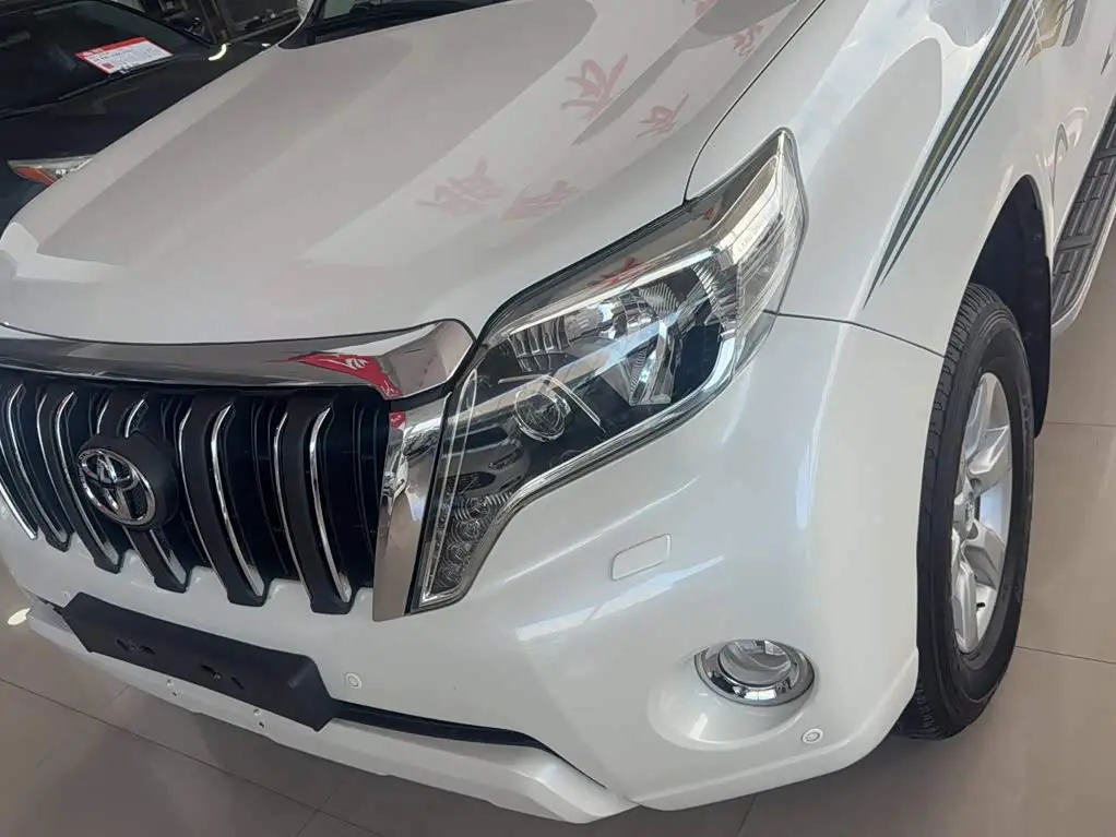 Toyota Prado 2015 — Photo 3/17