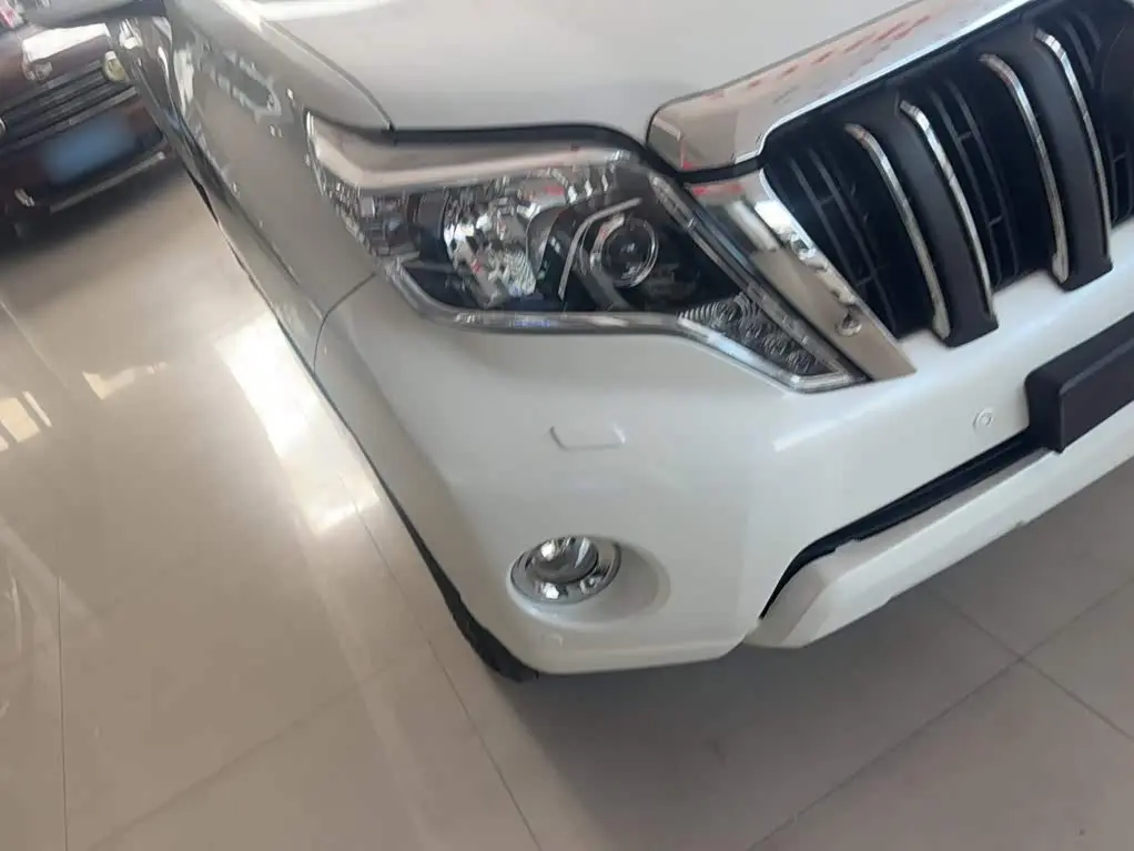 Toyota Prado 2015 — Photo 4/17