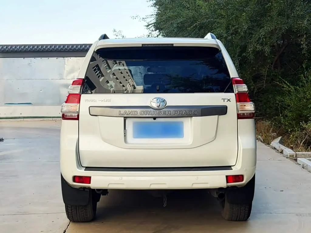 Toyota Prado 2015 — Photo 8/17