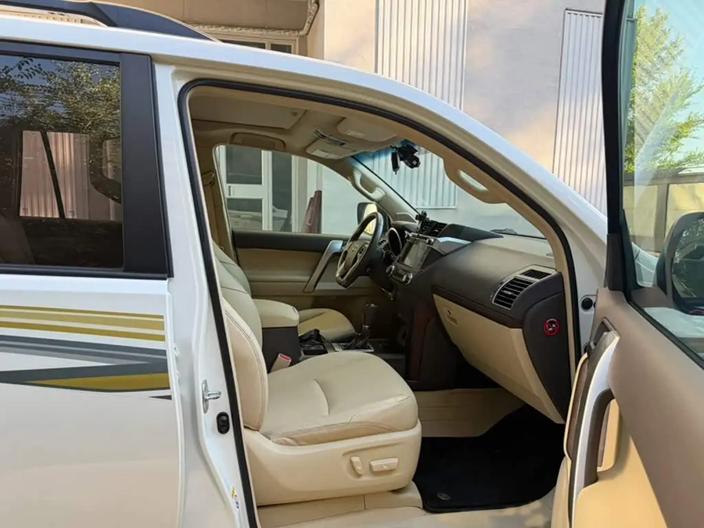 Toyota Prado 2015 — Photo 14/17