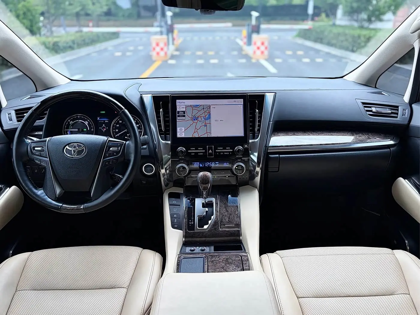 Toyota Alphard 2021 — Photo 14/20