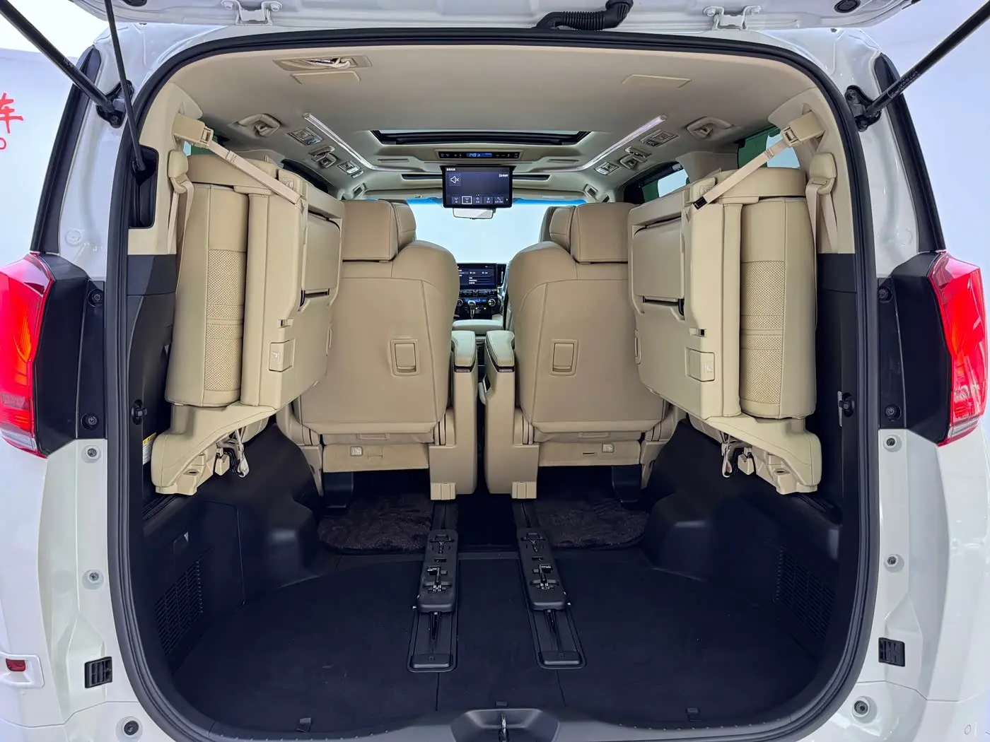 Toyota Alphard 2022 — Photo 12/15