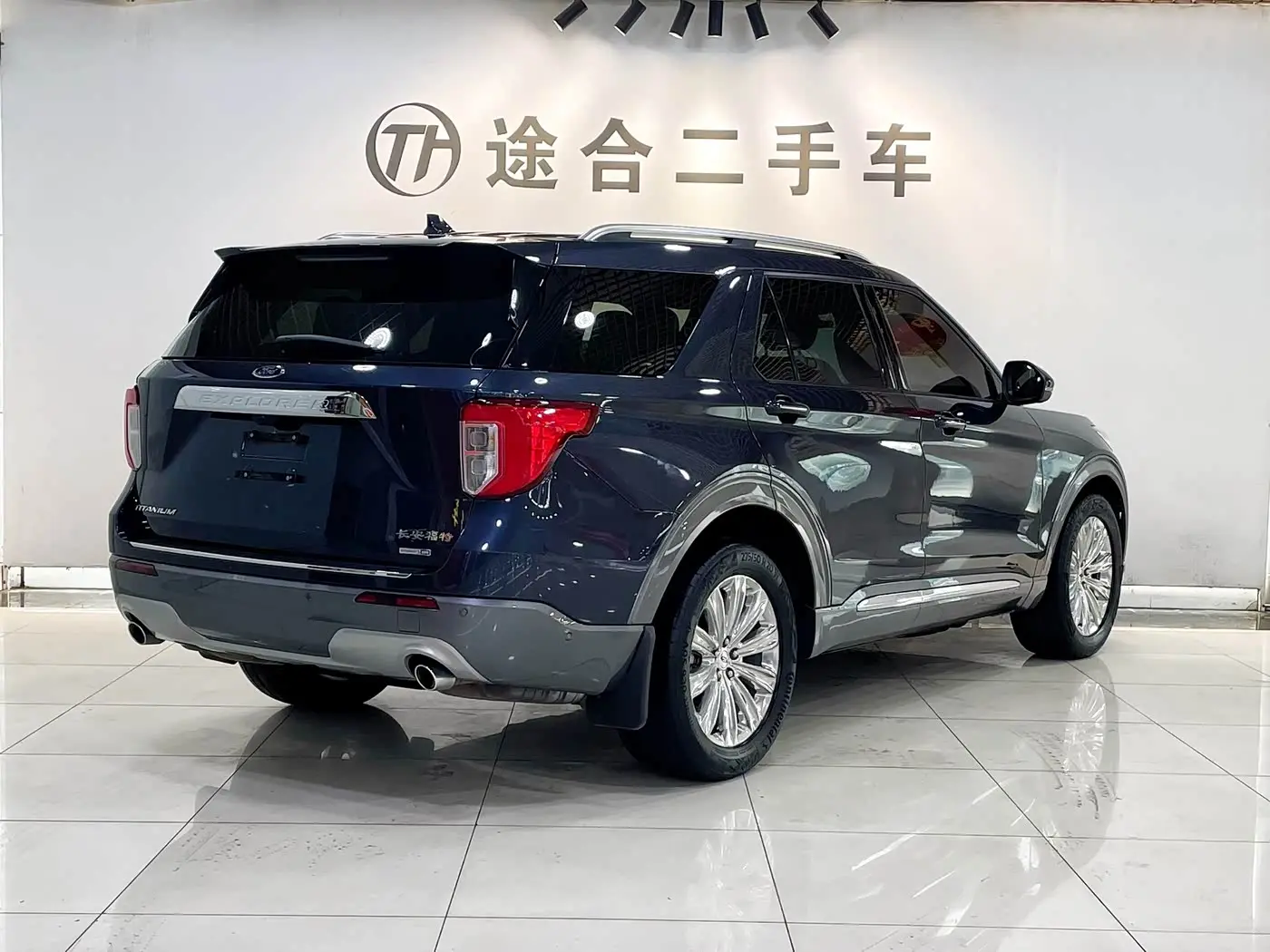 Ford Explorer 2021 — Фото 2/20