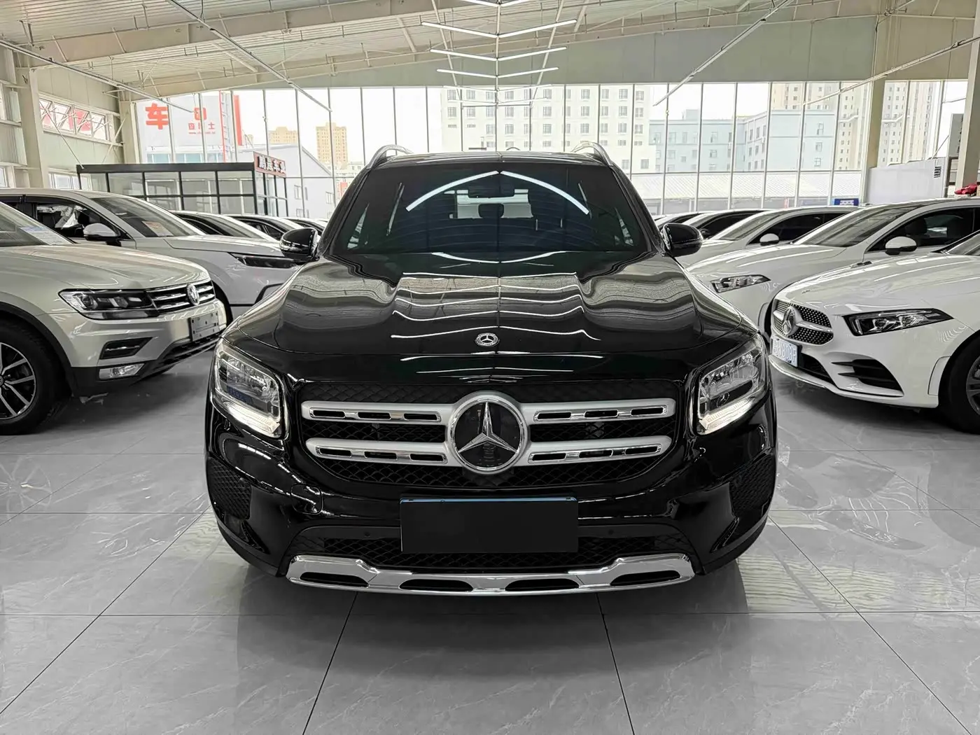 Mercedes-Benz GLB 2020 — Фото 2/20