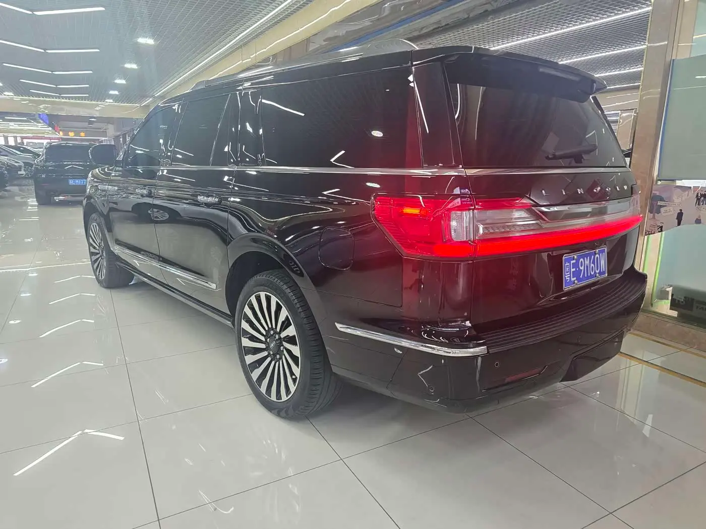 Lincoln Navigator 2019 — Şəkil 20/20