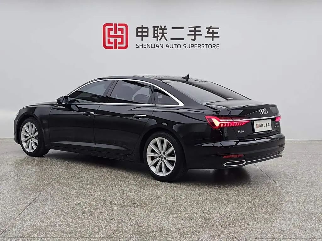 Audi A6L 2021 — Photo 2/15