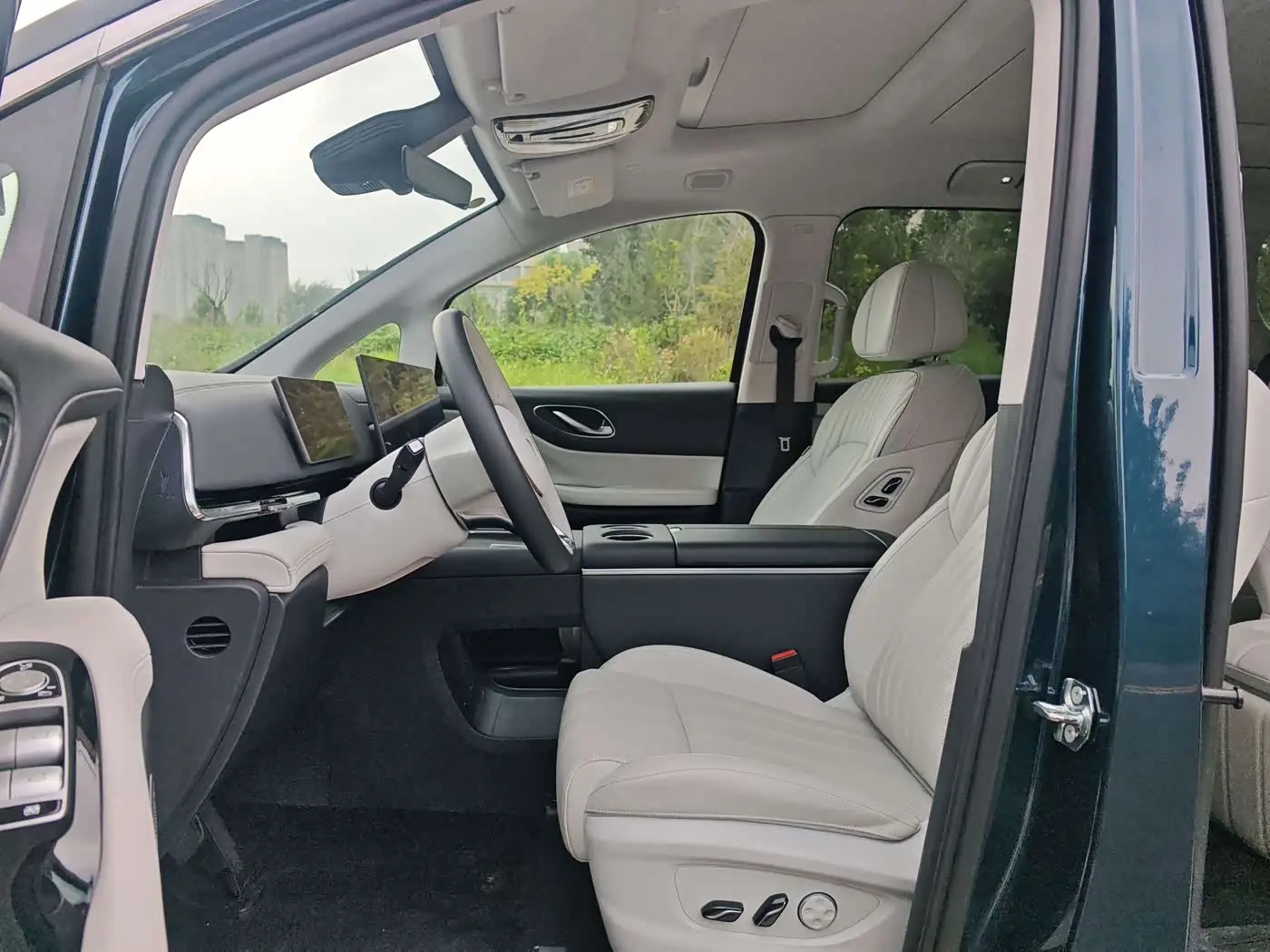 Voyah Auto Voyah Dreamer 2025 — Photo 18/20