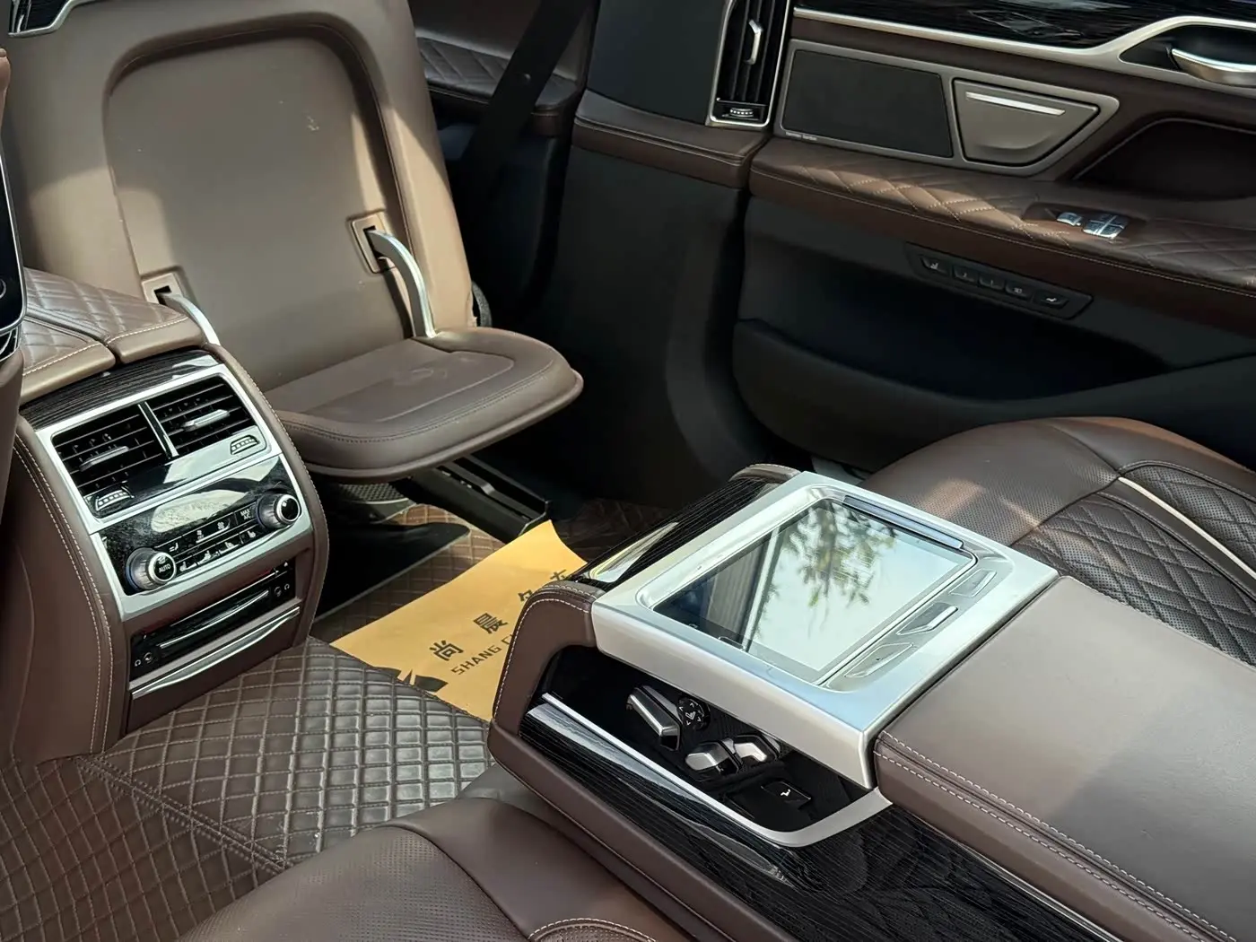 BMW 7 Series 2019 — Photo 11/18