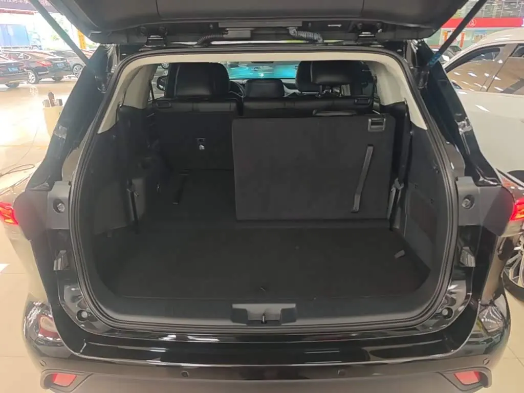 Toyota Highlander 2024 — Photo 19/20