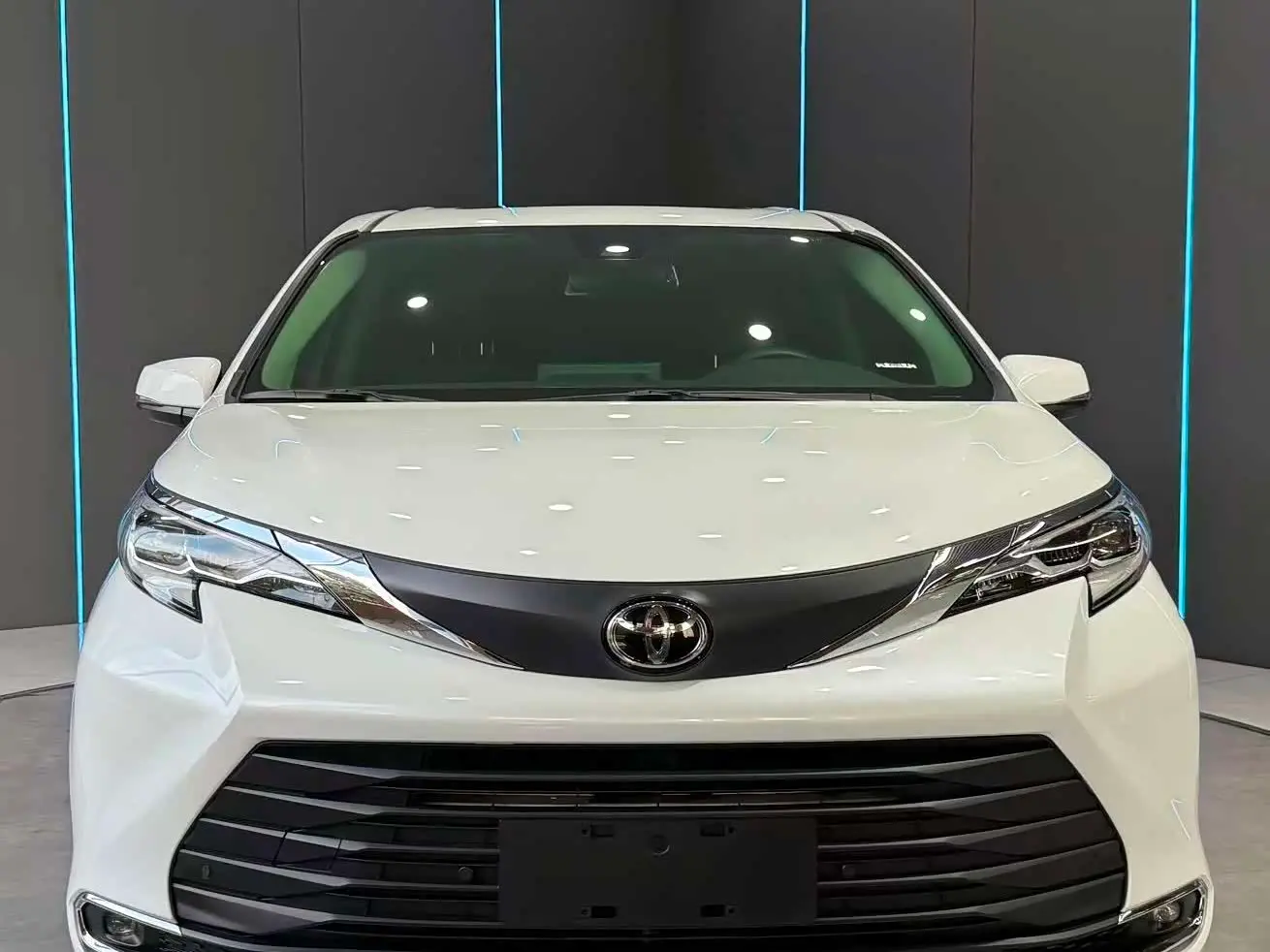 Toyota Sienna 2024 — Şəkil 2/12