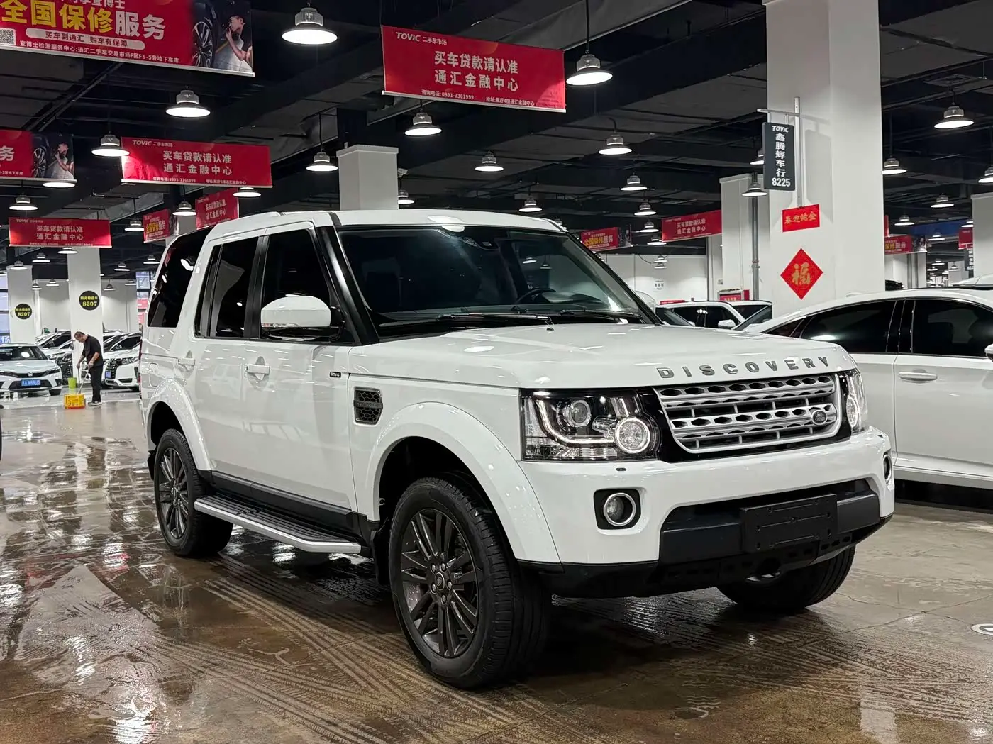 Land Rover Discovery 2016 — Фото 3/20
