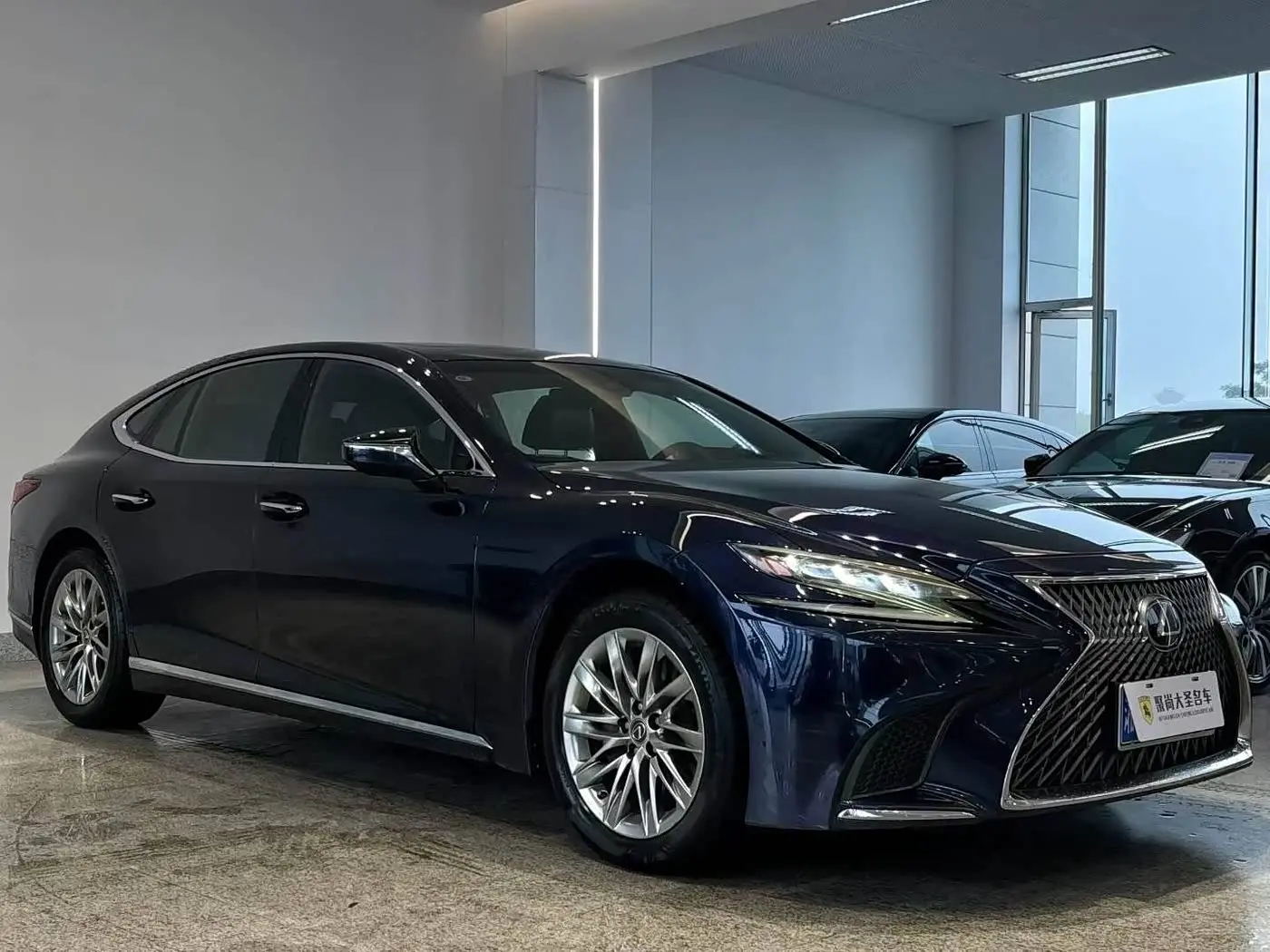 Lexus LS 2018 — Photo 3/10
