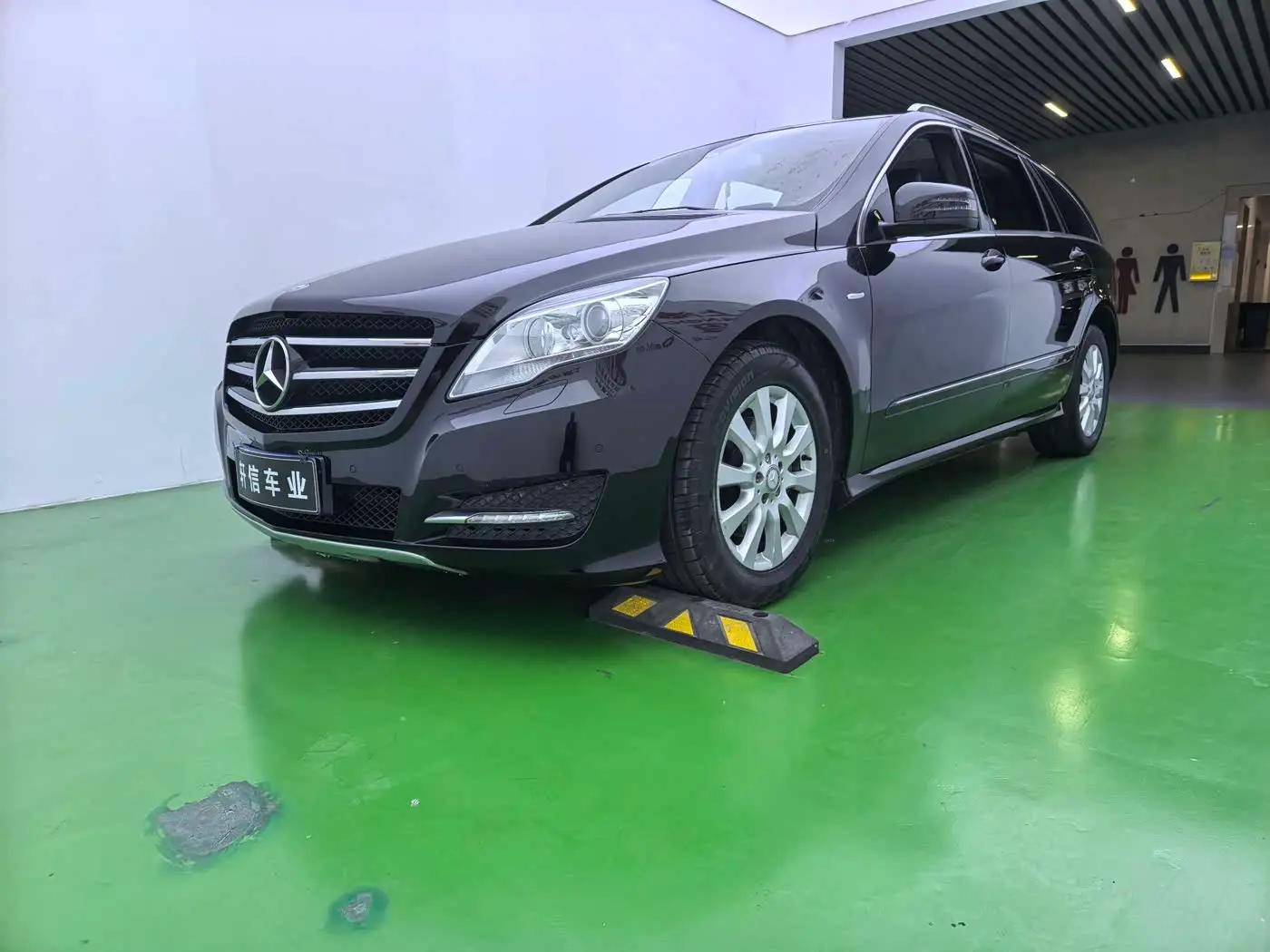 Mercedes-Benz R-Class 2017 — Photo 1/13