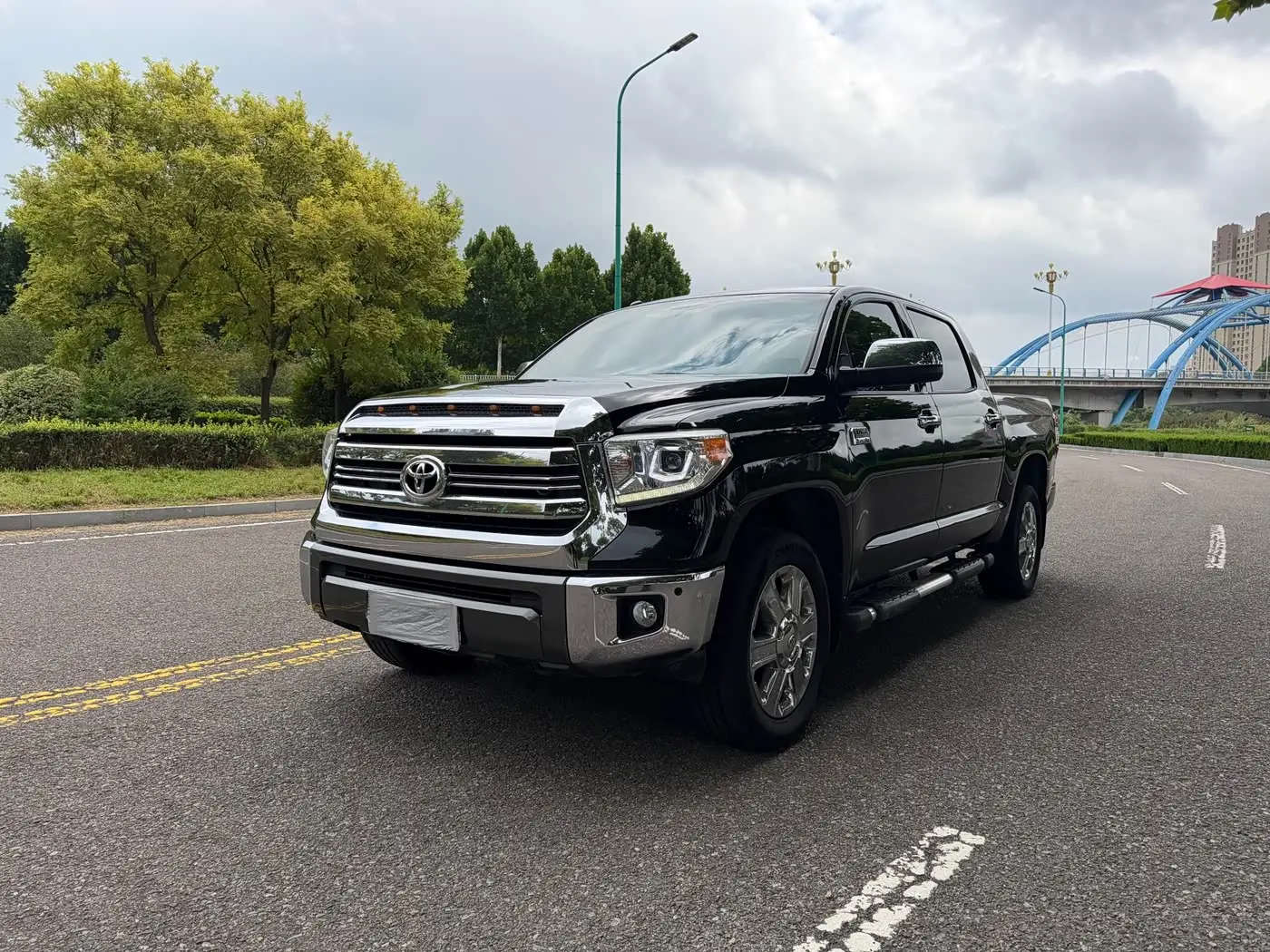 Toyota Tundra 2017 — Photo 1/14