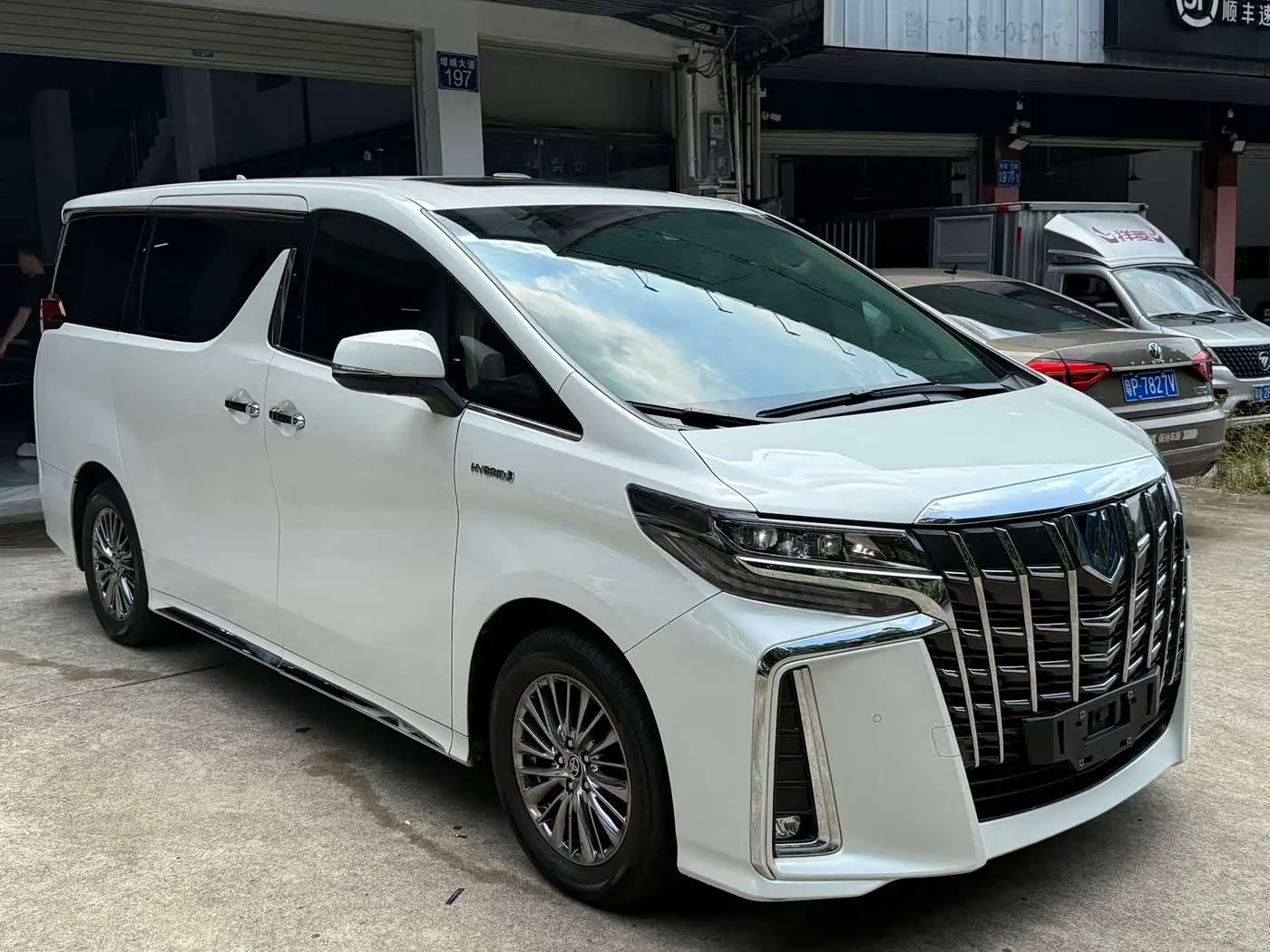 Toyota Alphard 2022 — Photo 1/18